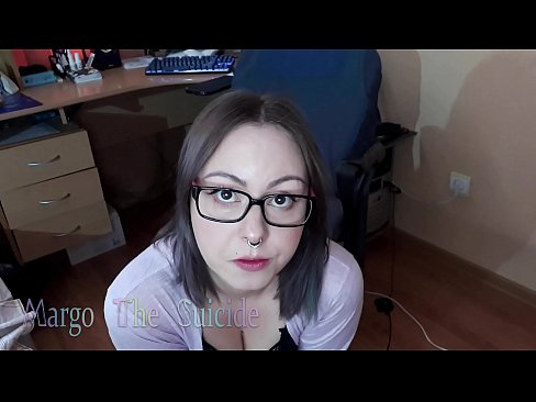 ❤️ Секси девојка со наочари длабоко го цица дилдото на камерата ❤❌ Квалитетно порно кај нас ❤