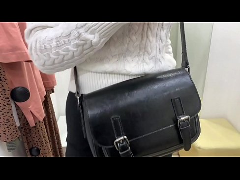 ❤️ Јавна мастурбација на младата кучка FeralBerry со дилдо во фитинг просторијата ❤❌ Квалитетно порно кај нас ❤